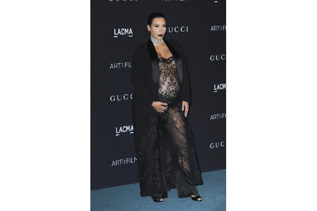 02 Kim Kardashian Apega WENn wenn23132018.jpg