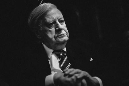 Helmut Schmidt ist am 10. November 2015 im Alter von 96 Jahren verstorben