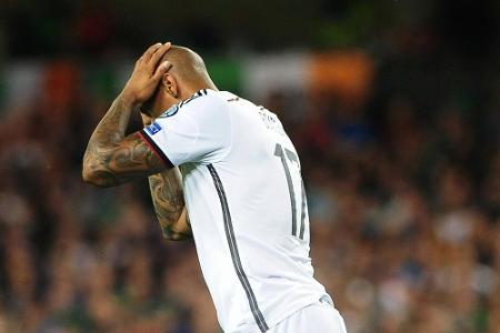 Jerome Boateng und seine Teamkollegen mussten die Nacht im Stadion ausharren