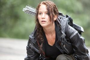 "Die Tribute von Panem":  Katniss (Jennifer Lawrence) muss in der Arena überleben