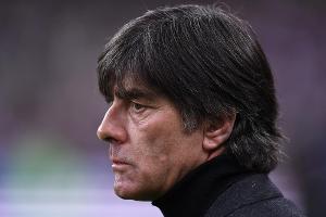 Ein nachdenklicher Joachim Löw während des Spiels am Freitag gegen Frankreich