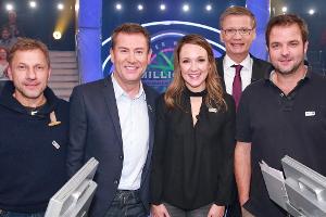 Richy Müller, Jens Riewa, Carolin Kebekus, Moderator Günther Jauch und Martin Rütter (v.l.n.r.) versuchen sich an der Million