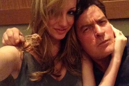 Charlie Sheen mit seiner Ex-Verlobten Brett Rossi