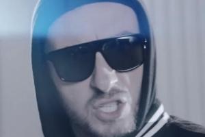 "POL1Z1STENS0HN a.k.a. Jan Böhmermann" in seinem Youtube-Clip "Ich hab Polizei"