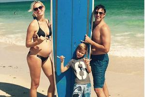 Karolina Kurkova und ihre Familie haben sichtlich Spaß am Strand von Malibu