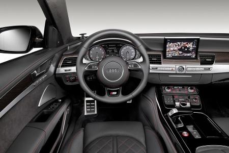 Interieur mit schwarzem Leder und Klavierlack