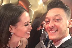 Da ist eindeutig Liebe im Spiel: Mandy Capristo und Mesut Özil