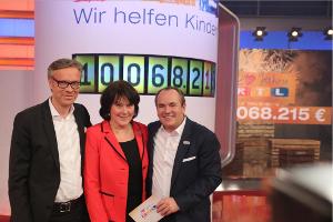 RTL-Programmgeschäftsführer Frank Hoffmann, Stiftungsvorsitzende Anke Schäferkordt und "Spendenmarathon"-Moderator Wolfram K...