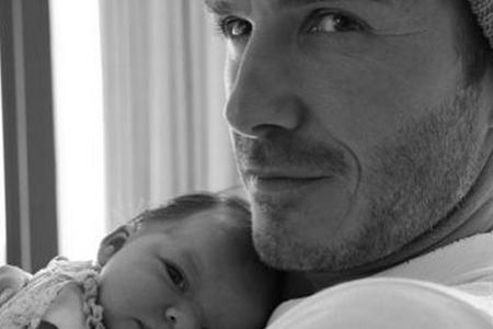 Harper kurz nach der Geburt mit Papa David