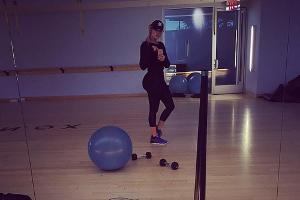 Khloé Kardashian weiß, wie man sich in Form bringt