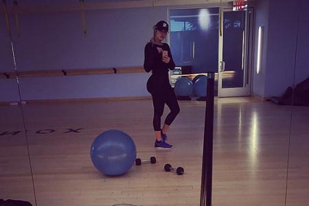 Khloé Kardashian weiß, wie man sich in Form bringt