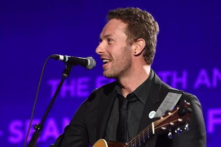 Chris Martin ist gerne für die gute Sache unterwegs, wie hier bei Sean Penns 