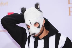 Rapper Cro ist erfolgreich wie nie: Er steht sowohl bei den Album- als auch bei den Single-Charts auf Platz eins