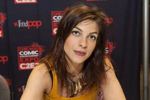 Bei der Comic Con 2014 hatte Natalia Tena sich noch angemessen verhalten, doch jetzt flog sie aus dem MoMA