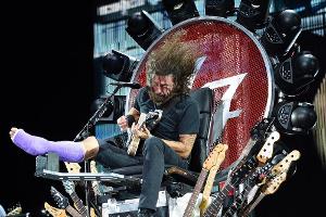 Der Beweis: Dave Grohl kann auch im Sitzen rocken
