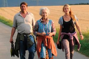 Richard (Roeland Wiesnekker) wird von seiner demenzkranken Mutter auf eine ungeplante Reise mitgenommen