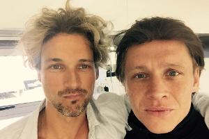 Haare wechselt euch - Am Set von "Der geilste Tag" haben die Schauspieler Spaß mit Perücken