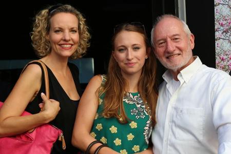 Die Darsteller Melanie Wiegmann (l.) und Sepp Schauer (r.) ließen sich die Ausstellungseröffnung nicht entgehen