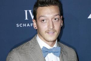 Mesut Özil bei der Verleihung des Laureus Medien Preises in Berlin