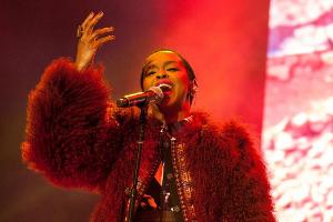 Lauryn Hill singt bei einem Auftritt in New Orleans