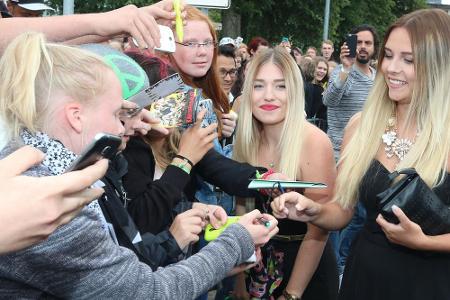 Die Unterschrift von DagiBee ist bei jugendlichen Autogramm-Jägern sehr gefragt