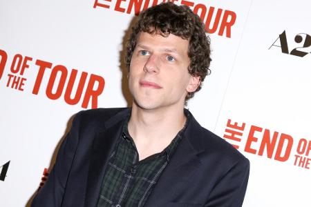 In verschiedenen Komödien hat Jesse Eisenberg Humor bewiesen. Bei der Comic Con ging der Versuch eines Scherzes jetzt total ...
