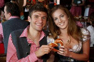 Seit sechs Jahren sind Thomas Müller und seine Lisa schon verheiratet - ein echtes Traumpaar.