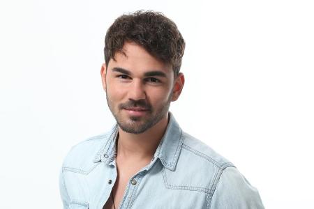 Eigentlich ist Daniel (24) Grafik-Designer, doch nebenbei arbeitet der Halbitaliener auch als Sänger und Songwriter. Viellei...