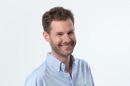 Der selbstständige Berater und Coach Dennis (36) geht die Suche nach der Richtigen ganz philosophisch an, denn 