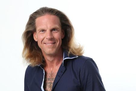 Der Ostfriese Katsche (42) ist der Älteste unter den Kandidaten und lebt komplett ohne Alkohol, Drogen und Fleischverzehr. W...