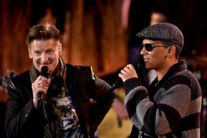 Hartmut Engler (li.) und Xavier Naidoo auf der "Sing meinen Song"-Bühne