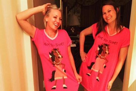 Kaley Cuoco und ihre Freundin sind sich für keinen Spaß zu Schade