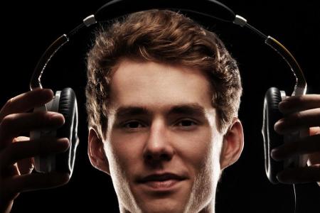 Er macht uns mit seiner Musik den Sommer noch schöner: Lost Frequencies