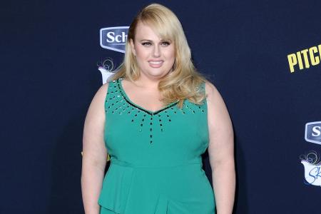 Kurvig wie eh und je - auf dem roten Teppich zeigt Rebel Wilson, dass sie nichts vom Magerwahn in Hollywood hält