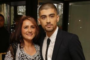 Eine hält zu ihm: Zayn Malik mit Mama Trisha bei den Asian Awards in London