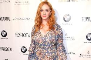 In der Serie "Mad Men" hätte Christina Hendricks dieses Kleid wohl nicht tragen können - schließlich spielt die in den 60er ...
