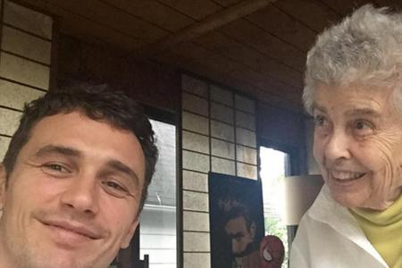 James Franco chillt mit seiner Oma