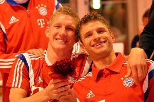 Bastian Schweinsteiger (l.) und Thomas Müller sind ein Herz und eine Seele