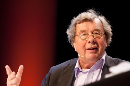 Hellmuth Karasek war auch ein begnadeter Alleinunterhalter