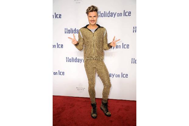 ...auf die Abendgarderobe achten sollte, hat wohl niemand dem Designer und Sylvie-Busenfreund André Borchers verraten. Der k...