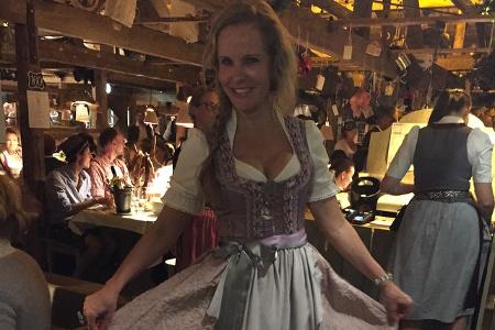 11 Katja Burkhard Facebookseite Katja Burkhard 12046947_972365149498130_7495558530314490207_n.jpg