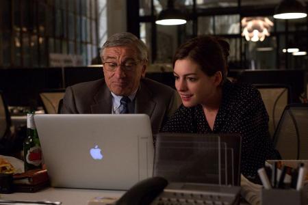 Jules erklärt Ben, wie er ein Facebook-Account einrichten soll