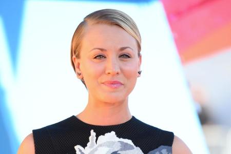 Schauspielerin Kaley Cuoco (29) stylt ihren Kurzhaarschnitt nach Lust und Laune: Zu den Kids' Choice Awards im Frühjahr 2015...