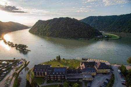 Rund um die berühmte Donauschlinge führt die 24-Stunden-Wanderung