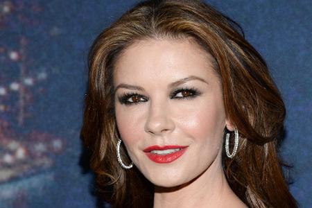 Catherine Zeta-Jones (45) setzte ihrer schulischen Laufbahn schon mit 15 Jahren ein Ende. Die gebürtige Britin zog nach Lond...