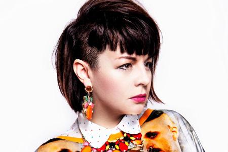 Miss Platnum ist für ihren ausgefallenen und bunten Style bekannt