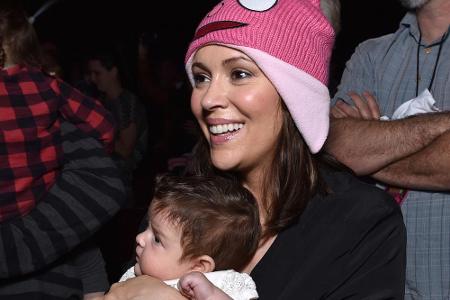 Alyssa Milano mit Elizabella auf einer Veranstaltung in Los Angeles