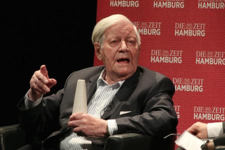 Helmut Schmidt während eines Interviews im Mai 2015