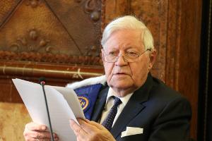 Helmut Schmidt musste erneut ins Krankenhaus