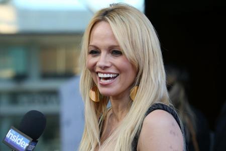 Pamela Anderson bringt vegane Schuhe und Taschen auf den Markt